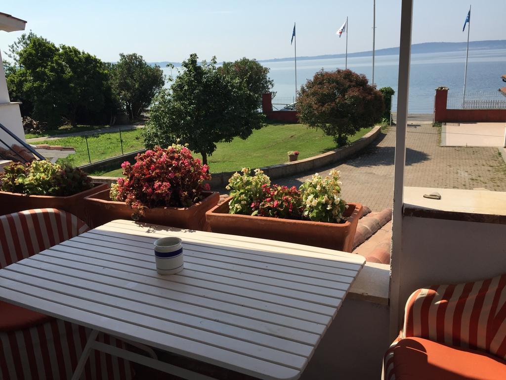 Verde Blu Lakefront Boutique Holiday Apartments Trevignano Romano Quarto foto